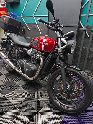 TRIUMPH STREET TWIN 